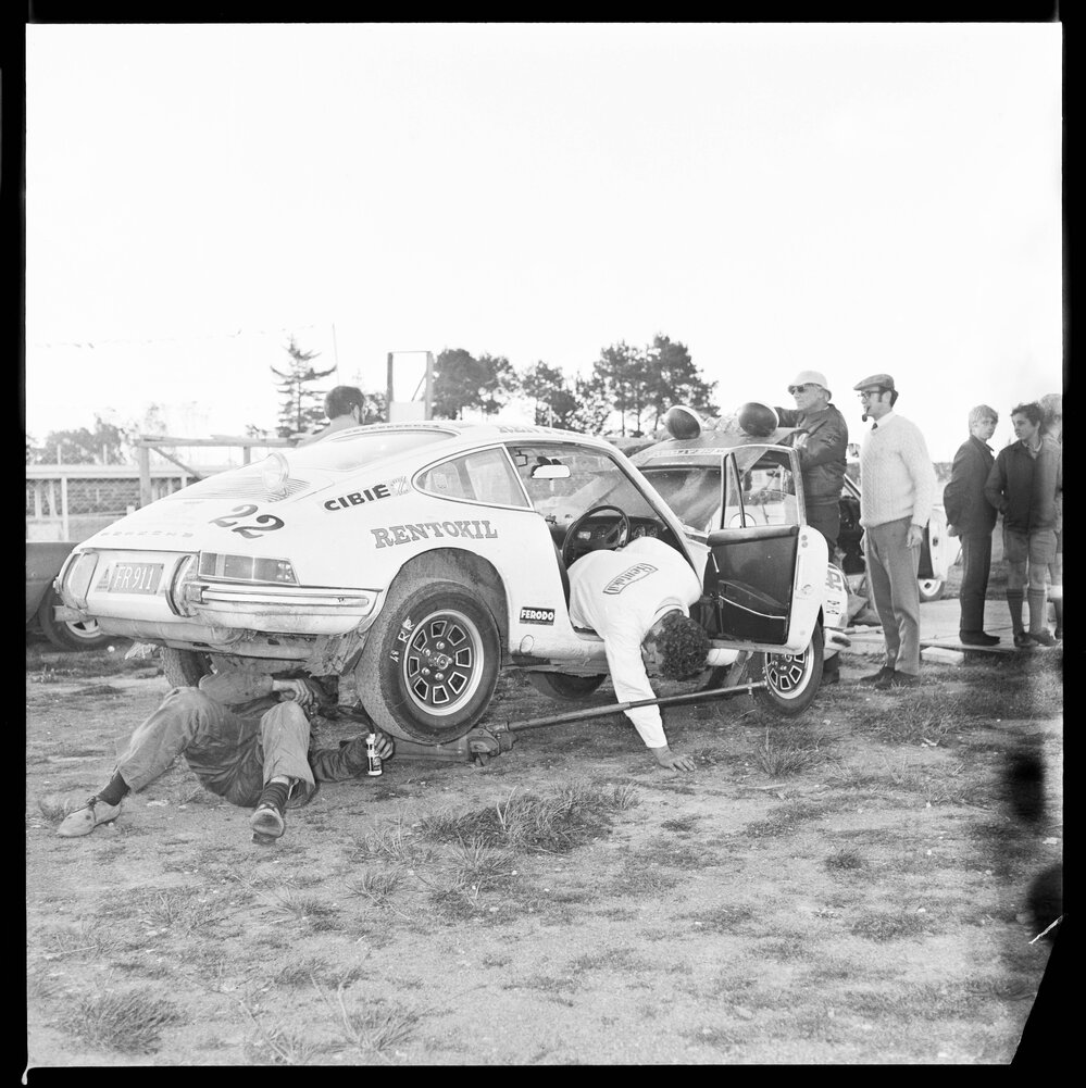 Bailey-Phipps Porsche 911T at Heatway Rally, Baypark | Pae Korokī