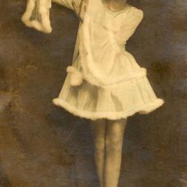 Ynys Wallis in ballet costume (c. 1927)