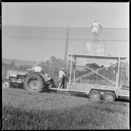 Demonstrating a new, faster method of erecting artificial shelter.