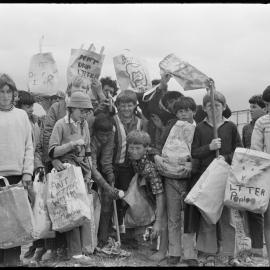 Mt News - School children clean up
