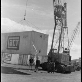 Loading the NZ Unit Express vessel Hupeh