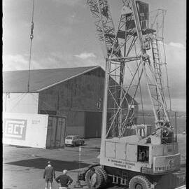 Loading the NZ Unit Express vessel Hupeh