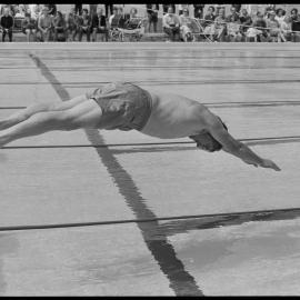 Mayor Bob Owens christens the Greerton Pool
