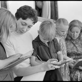 Children and wives of British freighter Chakdina