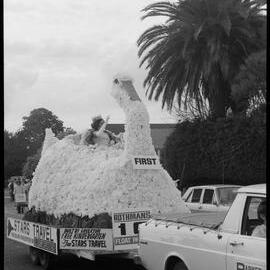 Huge Swan - "Stars Travel"