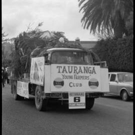 Tauranga Young Farmers Club - BOP Orange Festival Parade