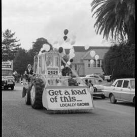 Digger Float - BOP Orange Festival Parade