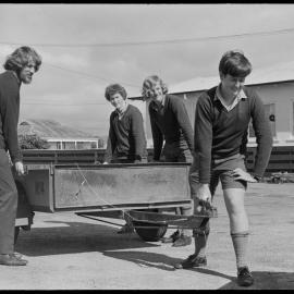 Ōtūmoetai College students doing community work