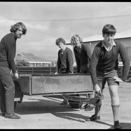 Ōtūmoetai College students doing community work