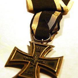Iron Cross displayed at the 2014 gathering of WWI Veteran children
