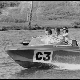 'Muckrakur' at races at the Wairoa River