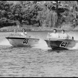 'Muckrakur' at races at the Wairoa River