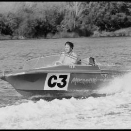 'Muckrakur' at races at the Wairoa River
