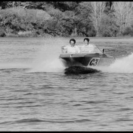 'Muckrakur' at races at the Wairoa River