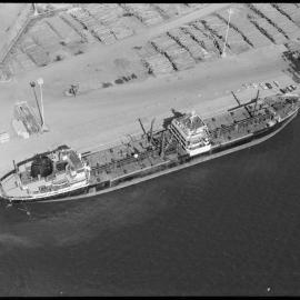 Vessel 'Hamilton' in port