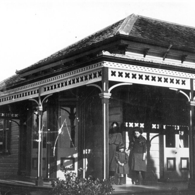 Taiparirua House, 1883- (Place)