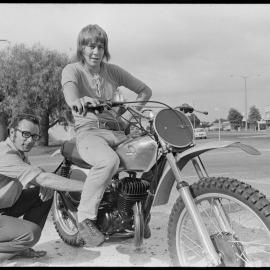 Motor-cross entrants