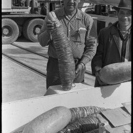 William Tuihalamaka holding kape