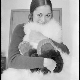 Californian Citrus Queen shows off souvenirs - Michelle Sisk