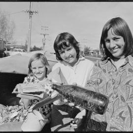Pupils collect rubbish on Kingswood Road