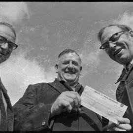 Legion of Frontiersmen presents a cheque chairman of the Melrose Home management committee.