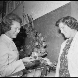 Tauranga Federation of Garden Clubs open day - medal presentation.