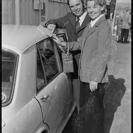 Horse racing. Unidentified couple at the Tauranga races on Saturday.