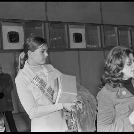 Caroline Fogg, the 1973 California Citrus Queen, being greeted at Auckland International Airport by reigning Bay of Plenty Queen Rosemary Caird.