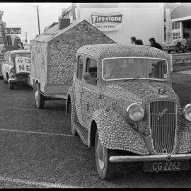 Mr V. Pratt's shell-covered car and model house won the visiting float section of the Orange Festival Parade.