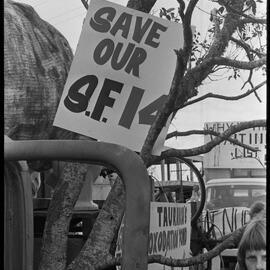 Sign supporting the retention of State Forest 14 as native bush.