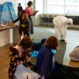 Rena Disaster Play - Cleaning the oil from the beaches