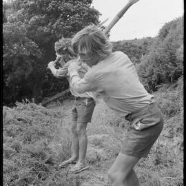 Students remove Mauao gorse