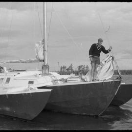 Grounded triamaran skipper