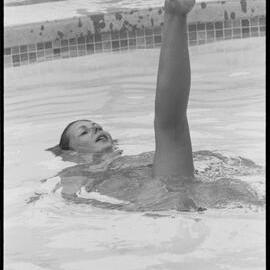 Sychronised swimming