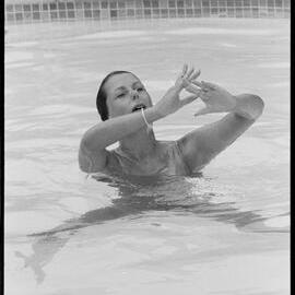 Sychronised swimming