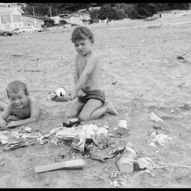 Waihī Beach litter