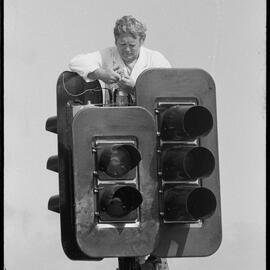 Intersection traffic signals