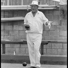 Sandy Wilson, lawn bowler
