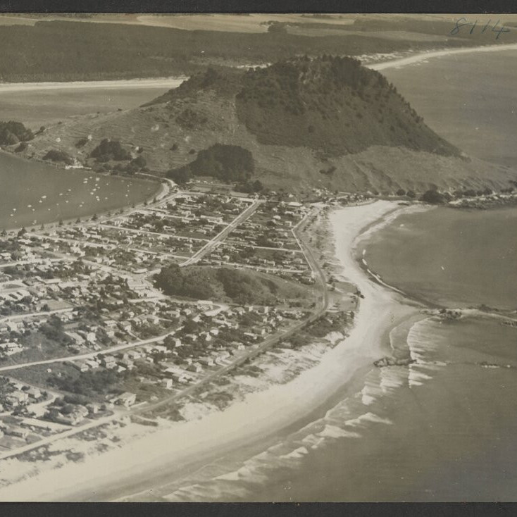Ams 344/1: Album with views of Matua and Mount Maunganui