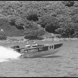 Boat - Bonz Formula - John and Graeme Sutherland