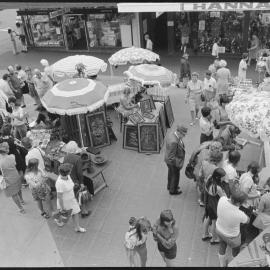 pre-Christmas market - Spring Street Mall