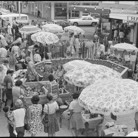 pre-Christmas market - Spring Street Mall