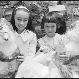 Gaylene & Marlene Miller - Christmas Shopping