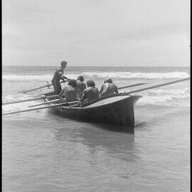 Waipū Cove - surfboat race