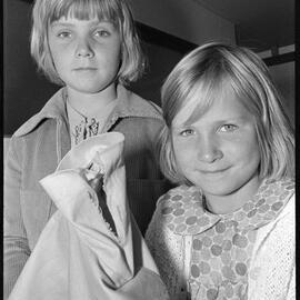 Pauline and Wanda Hendrikse - Matapihi Bridge