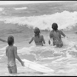 Boogie boards at Ōmanu beach