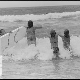 Boogie boards at Ōmanu beach