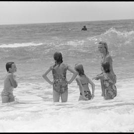 Boogie boards at Ōmanu beach