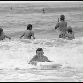 Boogie boards at Ōmanu beach
