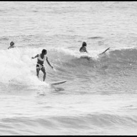 Surfers - Ōmanu Beach